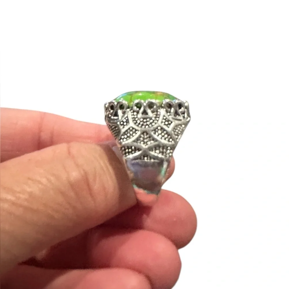 Silver Veined Green Stone Ornate Embossed Ring